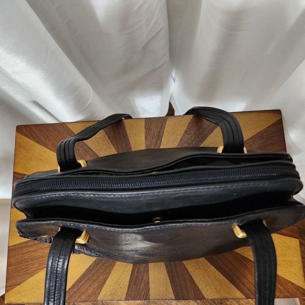 Vintage Tignanello Black Leather Purse Tassle Shoulder Strap Gold Hardware - Picture 5 of 13